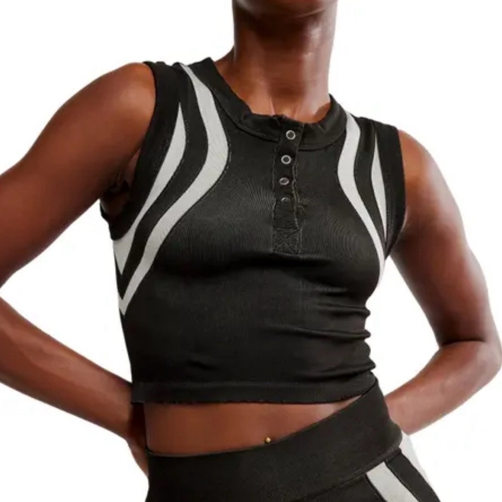 FREE PEOPLE MOVEMENT FREE KICK MUSCLE TANK BLACK COMBO XS / S